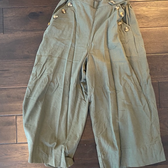 Cropped Wide Legged Pants - Picture 1 of 2